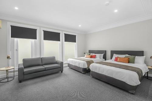 Фотографии гостиницы 
            Horse and Jockey Hotel Homebush