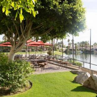 Фотографии гостиницы 
            The Chateau at Lake La Quinta