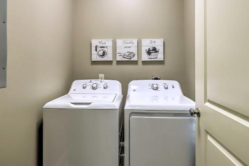 Фотография гостевого дома Diamondhead Condo, Screened Patio and Pool Access