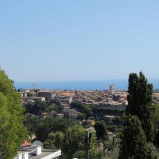 Фотографии гостевого дома 
            Maison de 2 chambres avec jardin clos a Vence a 7 km de la plage