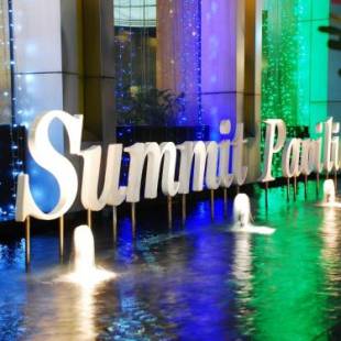 Фотографии гостиницы 
            Summit Pavilion Hotel