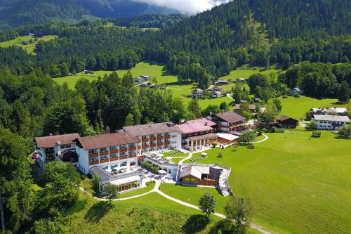 Фотография гостиницы Alm- & Wellnesshotel Alpenhof