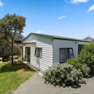 Фотография гостевого дома Searenity - Waikanae Beach Holiday Home