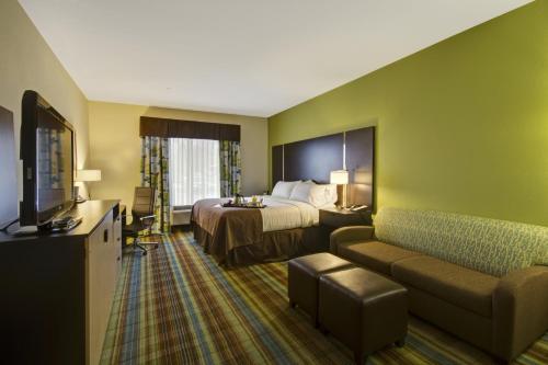 Фотографии гостиницы 
            Holiday Inn Christiansburg Blacksburg, an IHG Hotel