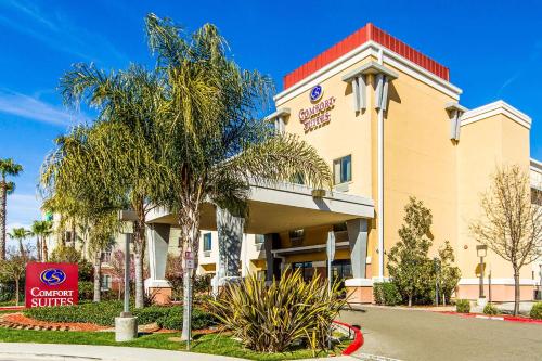 Фотографии гостиницы 
            Comfort Suites Vacaville