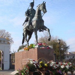 Фотография памятника Памятник кавалерист-девице Н.А. Дуровой