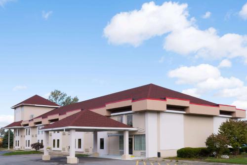 Фотография гостиницы Super 8 by Wyndham Batavia Darien Lake Theme Park