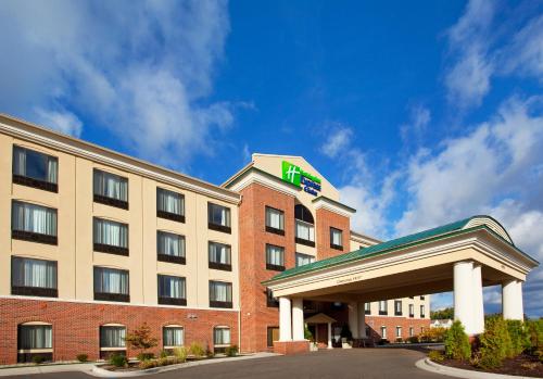 Фотография гостиницы Holiday Inn Express Hotel & Suites Detroit-Utica, an IHG Hotel