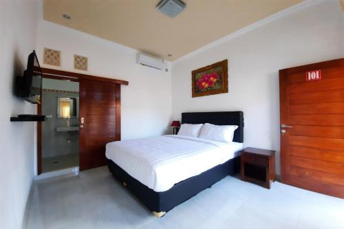 Фотографии гостиницы 
            OYO 4003 Ceria Guesthouse Seminyak