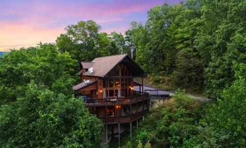 Фотографии гостевого дома 
            Livin on Mountain Time Holiday home