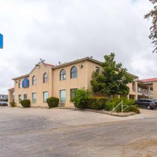 Фотографии гостиницы 
            Motel 6-San Antonio, TX - Fiesta Trails