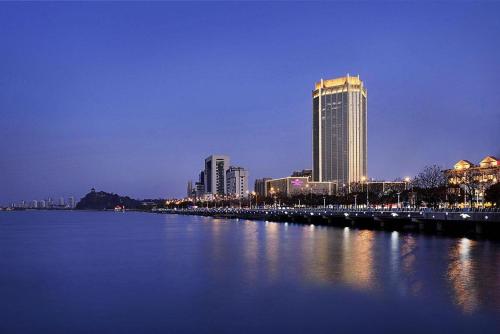 Фотография гостиницы Crowne Plaza Zhenjiang, an IHG Hotel
