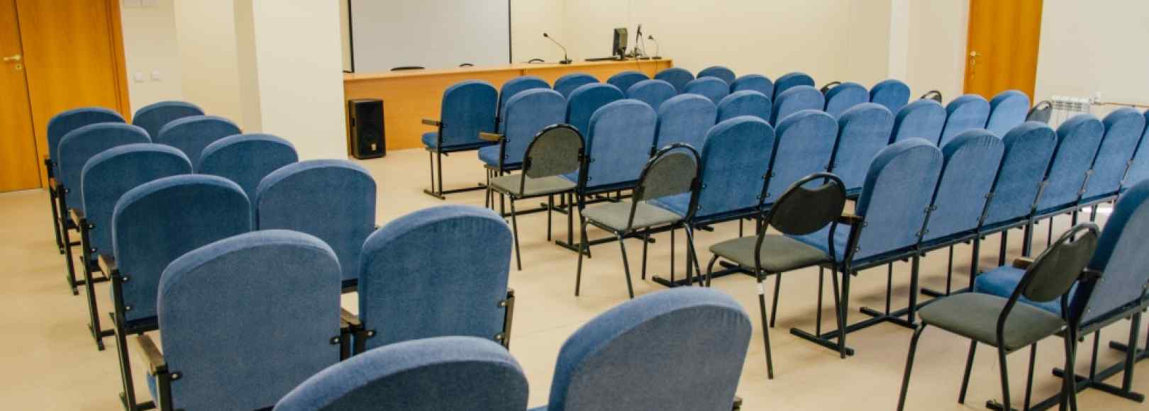 Фотография конференц-зала ГБУК ИОГУНБ Кабинет 723 – Конференц-зал