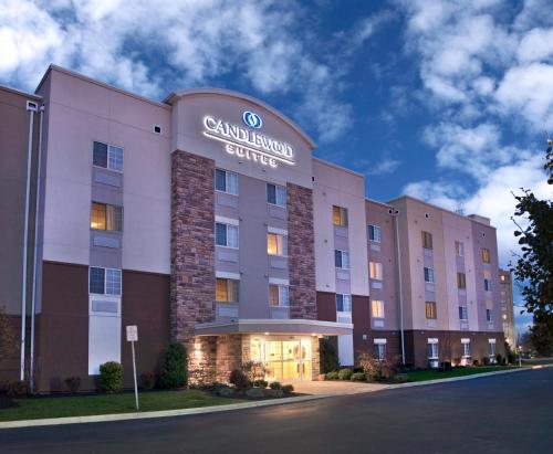 Фотография гостиницы Candlewood Suites Buffalo Amherst, an IHG Hotel