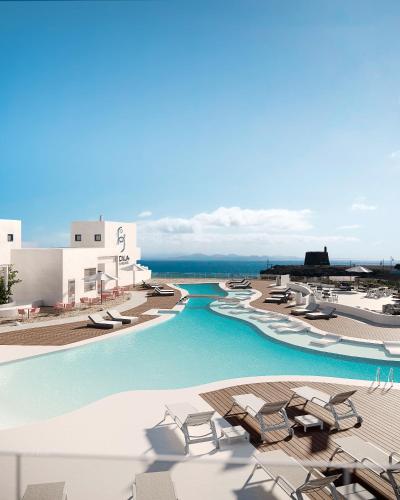 Фотография гостиницы La Cala Suites Hotel - Adults Only