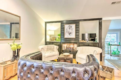 Фотография гостевого дома Upscale Rustic Duplex on Stream, Near Blowing Rock