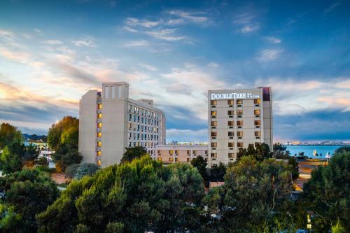 Фотография гостиницы DoubleTree by Hilton San Francisco Airport