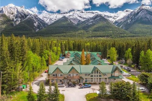 Фотографии гостиницы 
            Banff National Park Wood lodge