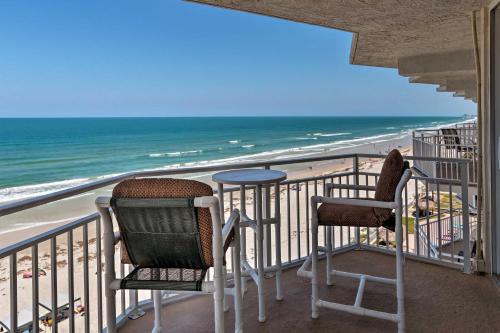 Фотографии гостевого дома 
            Waterfront Daytona Beach Shores Condo with Amenities!