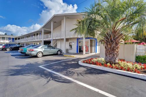 Фотография гостиницы Motel 6-Santa Rosa, CA - South