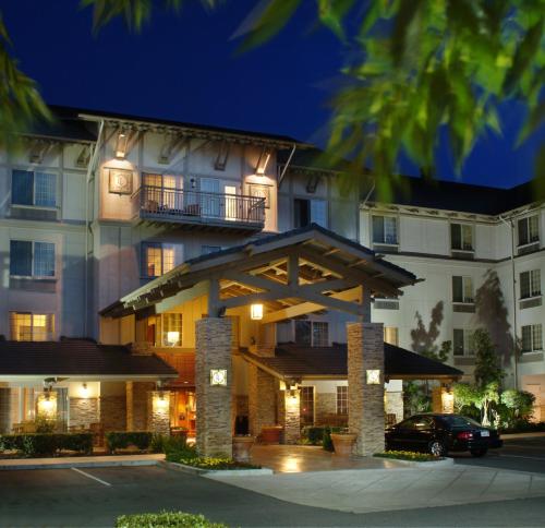 Фотография гостиницы Larkspur Landing Roseville-An All-Suite Hotel