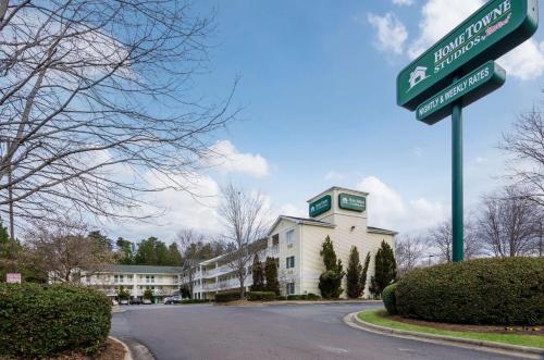 Фотография мотеля Hometowne Studios by Red Roof Winston-Salem - University Pkwy