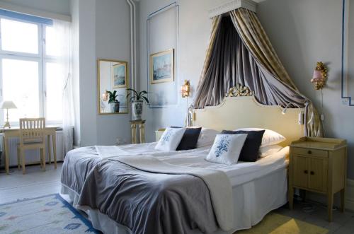 Фотография гостиницы Strand Hotel