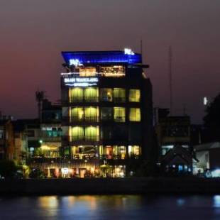 Фотографии гостиницы 
            Baan Wanglang Riverside, Bangkok