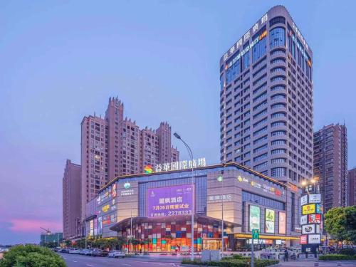 Фотографии гостиницы 
            Lavande Hotel Zhaoqing Qixingyan Scenic Spot Yihua International Square