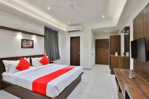 Фотографии гостиницы 
            Hotel Sparsh Inn - Chandkheda