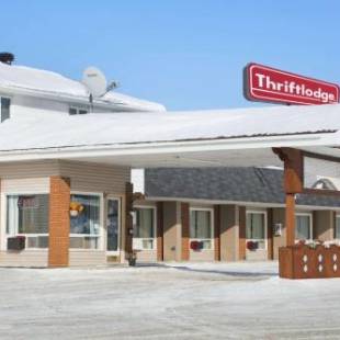 Фотографии гостиницы 
            Thriftlodge Cochrane