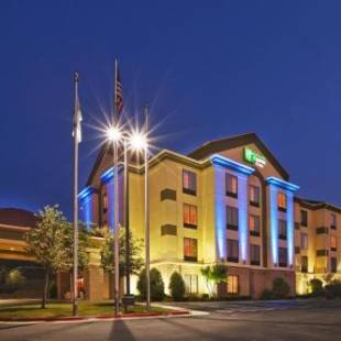 Фотографии гостиницы 
            Holiday Inn Express Hotel & Suites McAlester, an IHG Hotel