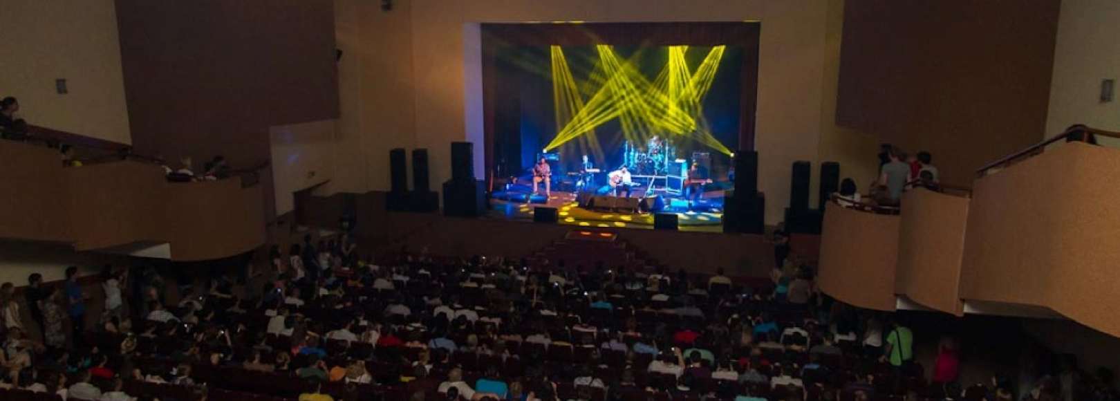 Фотография конференц-зала Зрительный зал ДК Железнодорожников