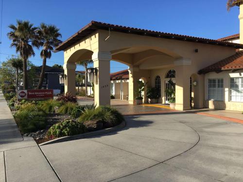 Фотография гостиницы Best Western Plus Capitola By-the-Sea Inn & Suites