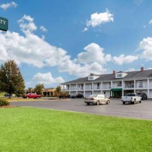 Фотографии гостиницы 
            Quality Inn Scottsboro US/72-Lake Guntersville Area