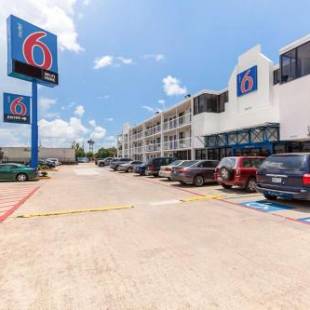 Фотографии гостиницы 
            Motel 6 Houston, TX - Medical Center - NRG Stadium