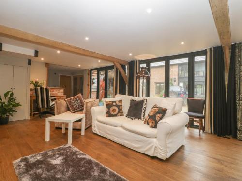 Фотография гостевого дома The Courtyard - Hilltop Barn