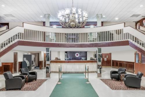 Фотография гостиницы Ramada by Wyndham London