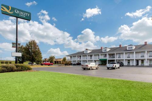 Фотография гостиницы Quality Inn Scottsboro US/72-Lake Guntersville Area