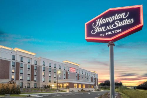 Фотография гостиницы Hampton Inn & Suites Newburgh Stewart Airport, NY