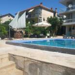 Фотография гостевого дома Family friendly apartments with a swimming pool Stari Grad, Hvar - 583