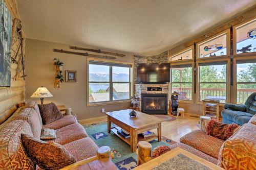 Фотография гостевого дома Grand Lake House with Deck, Grill and Mountain Views!