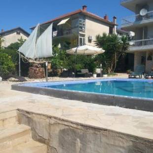 Фотографии гостевого дома 
            Family friendly apartments with a swimming pool Stari Grad, Hvar - 583