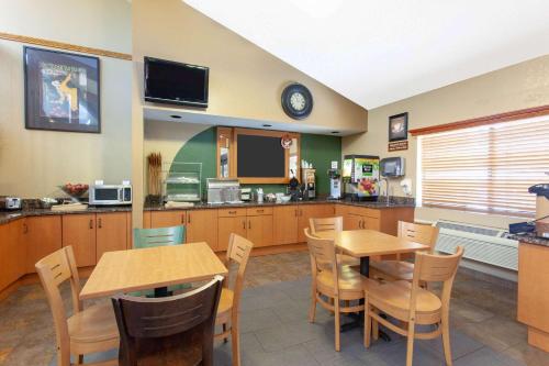 Фотография гостиницы AmericInn by Wyndham Ham Lake