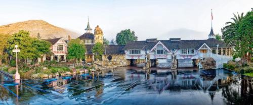 Фотографии гостиницы 
            Madonna Inn