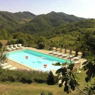 Фотография гостевого дома Farmhouse with pool in the hills, beautiful views, in the truffle area