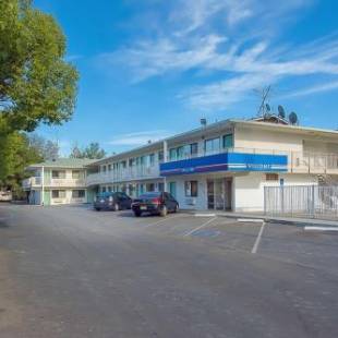 Фотографии гостиницы 
            Motel 6-Red Bluff, CA