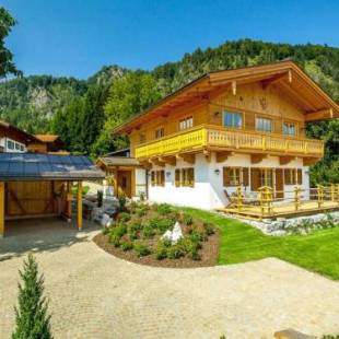 Фотографии гостевого дома 
            Chalet unter weiß-blauem Himmel