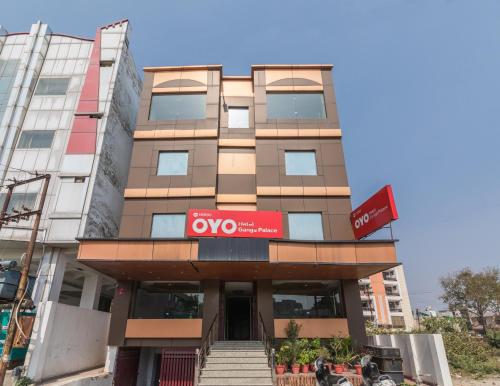 Фотографии гостиницы 
            OYO 10592 Hotel Ganga Palace