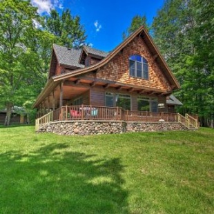 Фотография гостевого дома Lakefront Superior Cottage with Deck and Boat Dock